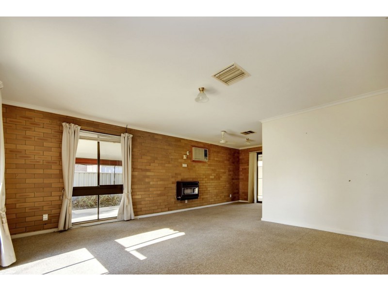 114 Burton Street, Deniliquin NSW 2710