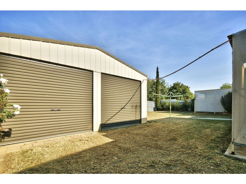 114 Burton Street, Deniliquin NSW 2710