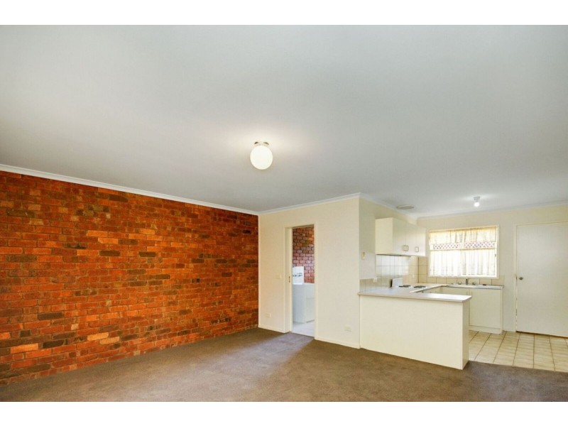 2/327 Finley Road, Deniliquin NSW 2710