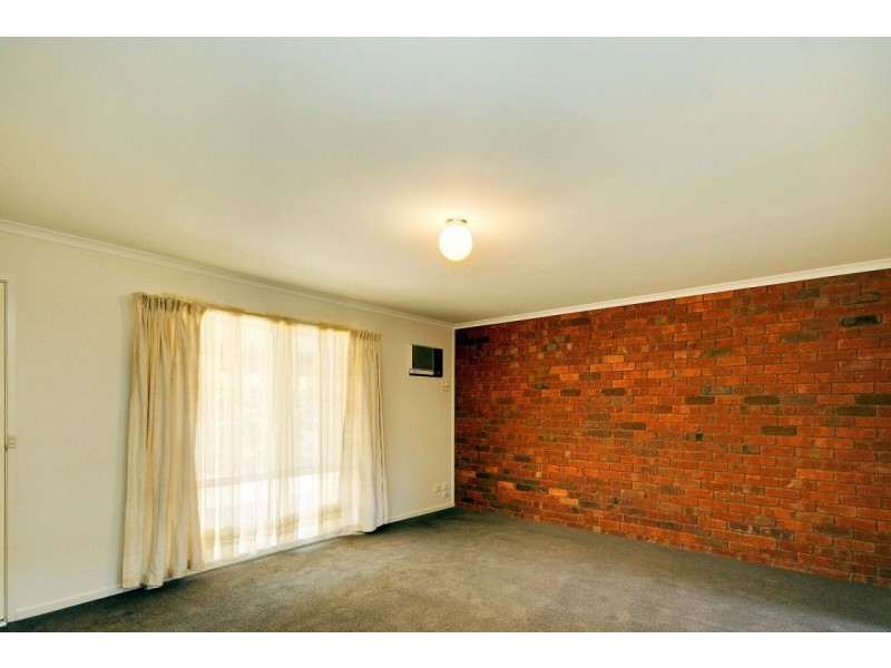 2/327 Finley Road, Deniliquin NSW 2710