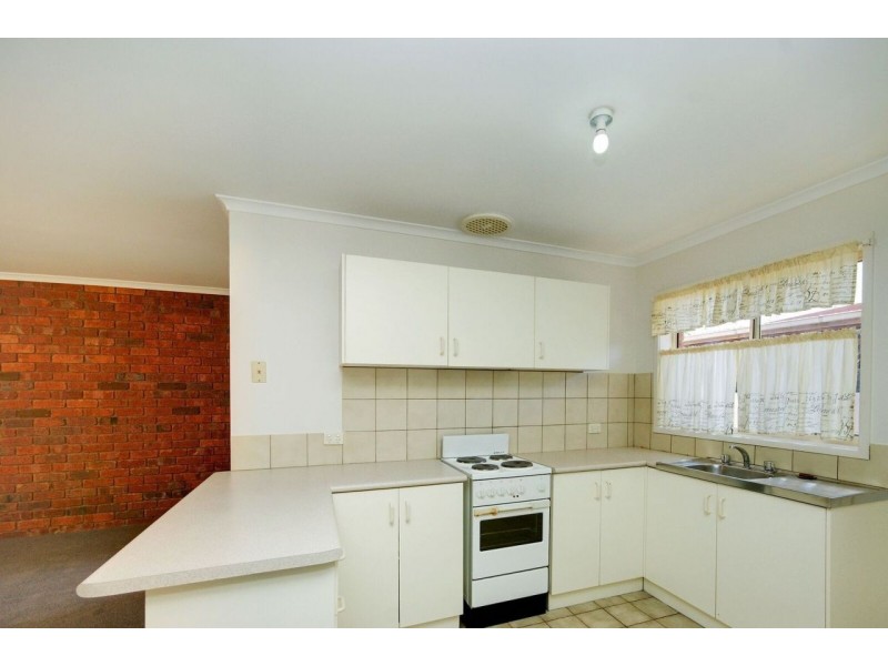 2/327 Finley Road, Deniliquin NSW 2710