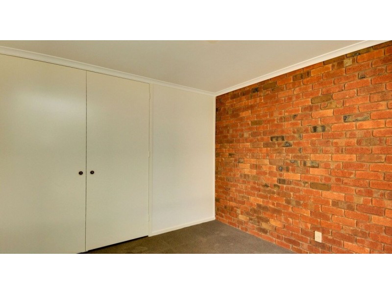 2/327 Finley Road, Deniliquin NSW 2710