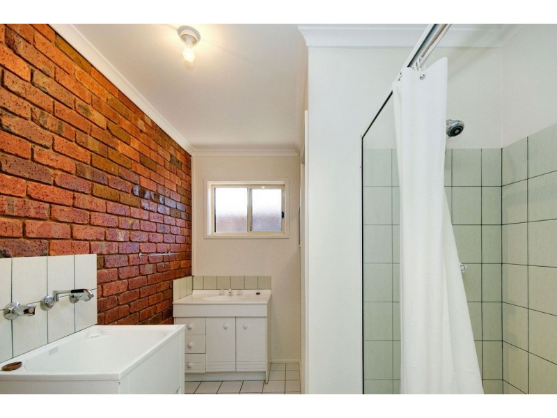 2/327 Finley Road, Deniliquin NSW 2710