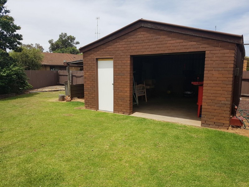 8 Gillespie Court, Deniliquin NSW 2710