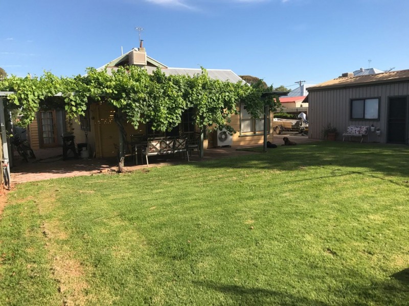 92 Junction Street, Deniliquin NSW 2710