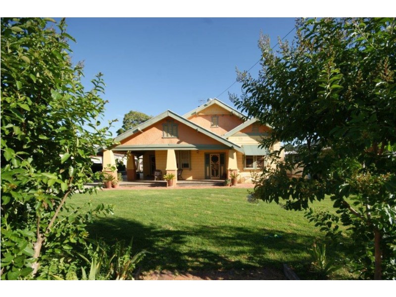 92 Junction Street, Deniliquin NSW 2710