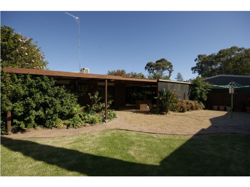 523 St Michael St, Deniliquin NSW 2710