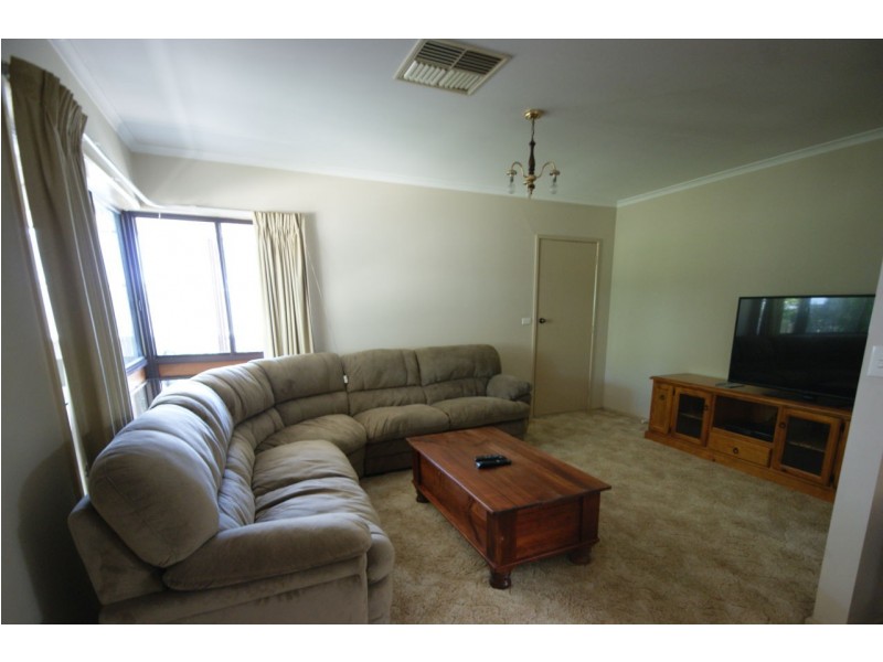 523 St Michael St, Deniliquin NSW 2710