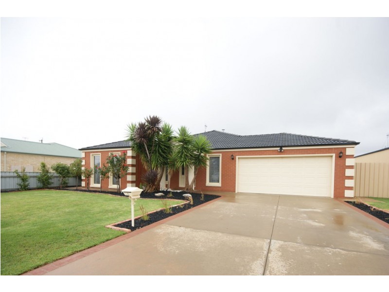 1 Vaughan Place, Deniliquin NSW 2710