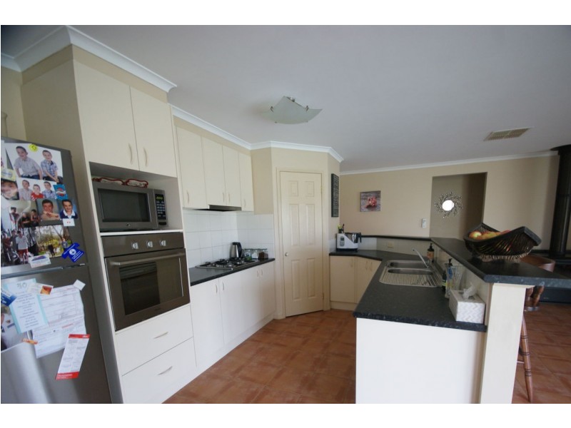 1 Vaughan Place, Deniliquin NSW 2710