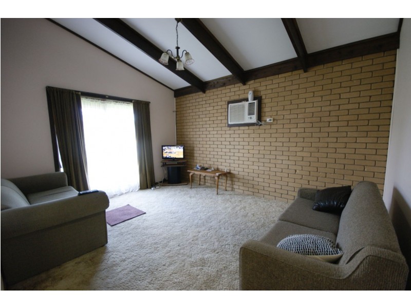 265 Victoria Street, Deniliquin NSW 2710