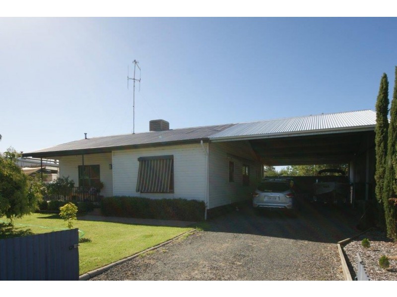 128 Decimus Street, Deniliquin NSW 2710