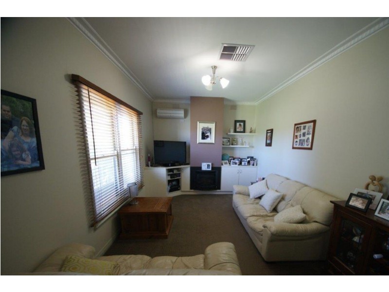 128 Decimus Street, Deniliquin NSW 2710