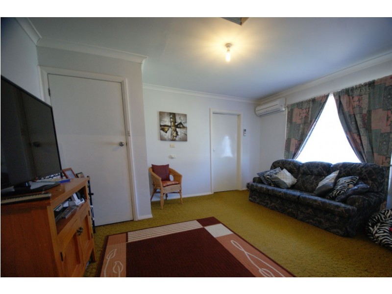 1 Greaves Crescent, Deniliquin NSW 2710