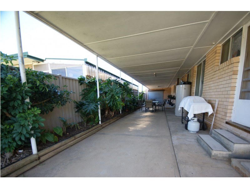 1 Greaves Crescent, Deniliquin NSW 2710