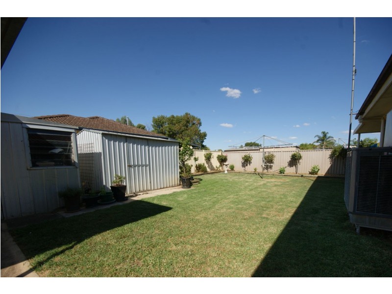 1 Greaves Crescent, Deniliquin NSW 2710