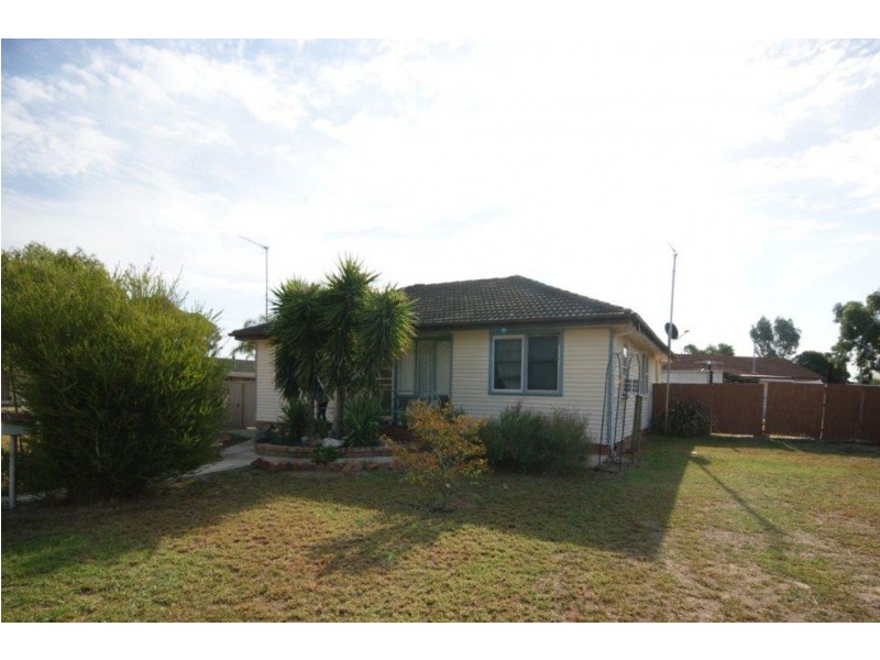 14 Robertson Crescent, Deniliquin NSW 2710