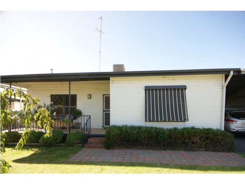 128 Decimus Street, Deniliquin NSW 2710
