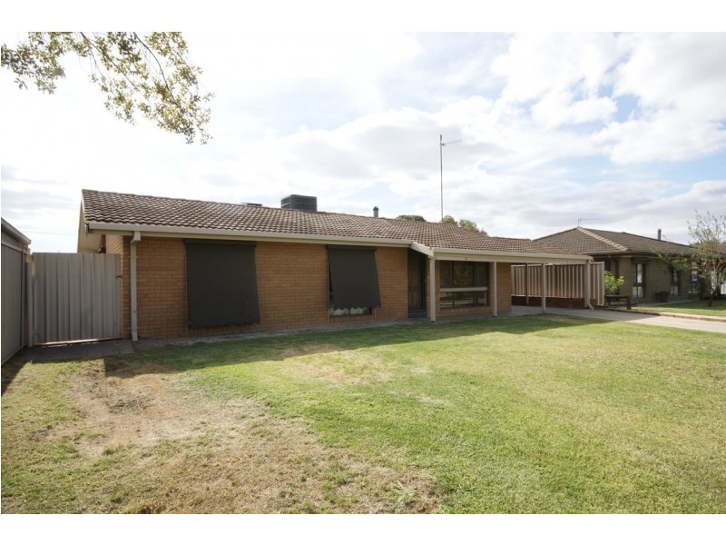 7 Johnston Crescent, Deniliquin NSW 2710