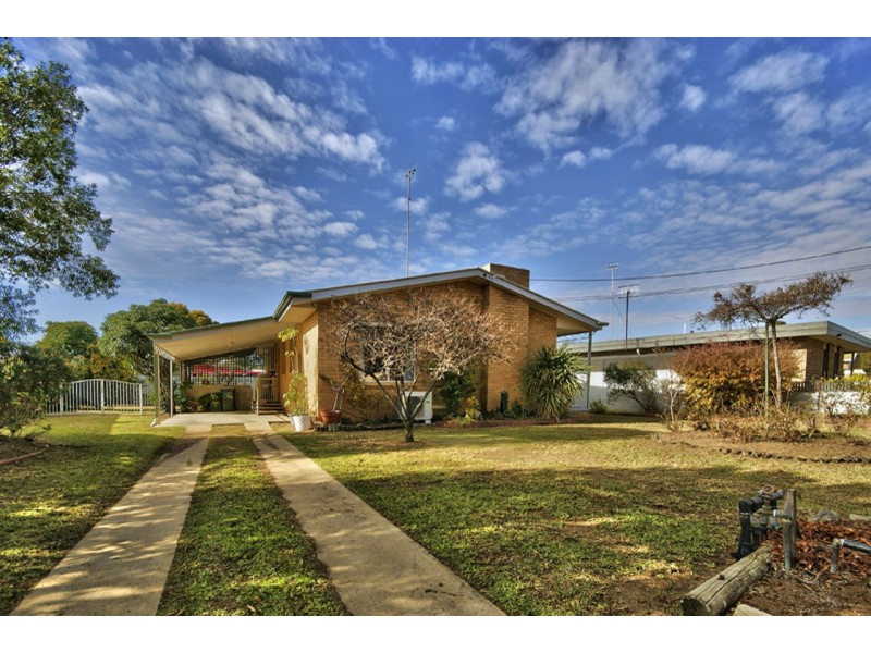 227 Waring Street, Deniliquin NSW 2710