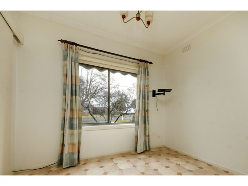 227 Waring Street, Deniliquin NSW 2710