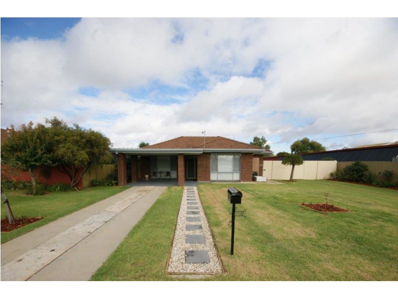 292 Fitzroy Street, Deniliquin NSW 2710
