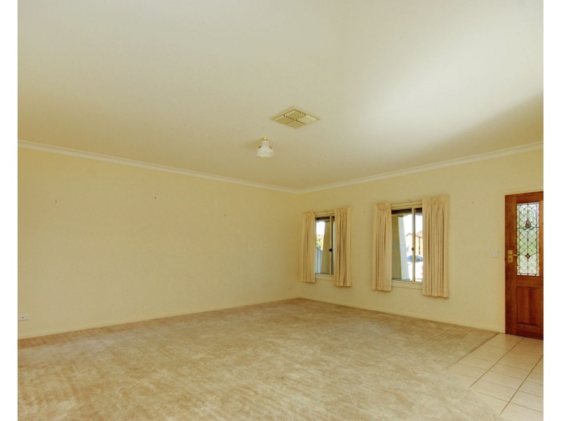72 Macauley Street, Deniliquin NSW 2710