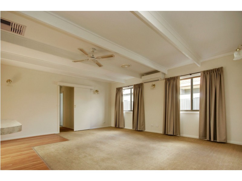 9 Mazamet Court, Deniliquin NSW 2710