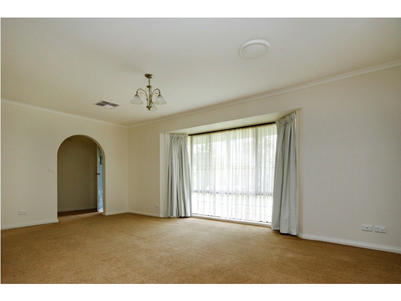 9 Mazamet Court, Deniliquin NSW 2710