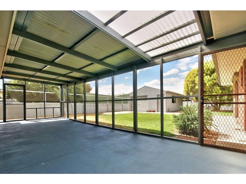 9 Mazamet Court, Deniliquin NSW 2710