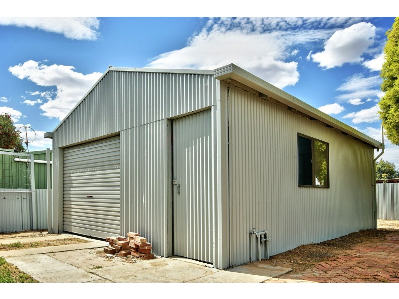 9 Mazamet Court, Deniliquin NSW 2710