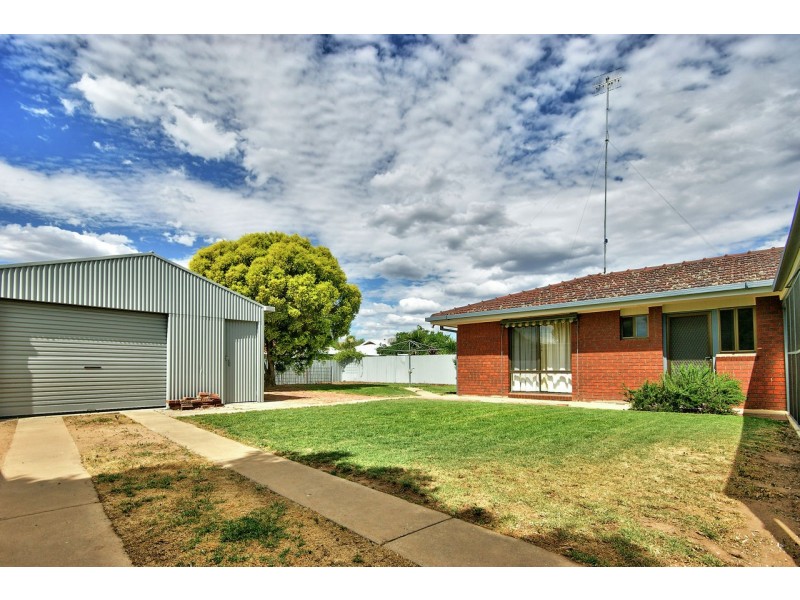 9 Mazamet Court, Deniliquin NSW 2710