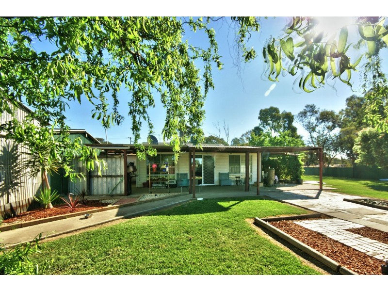 157 Augustus St, Deniliquin NSW 2710
