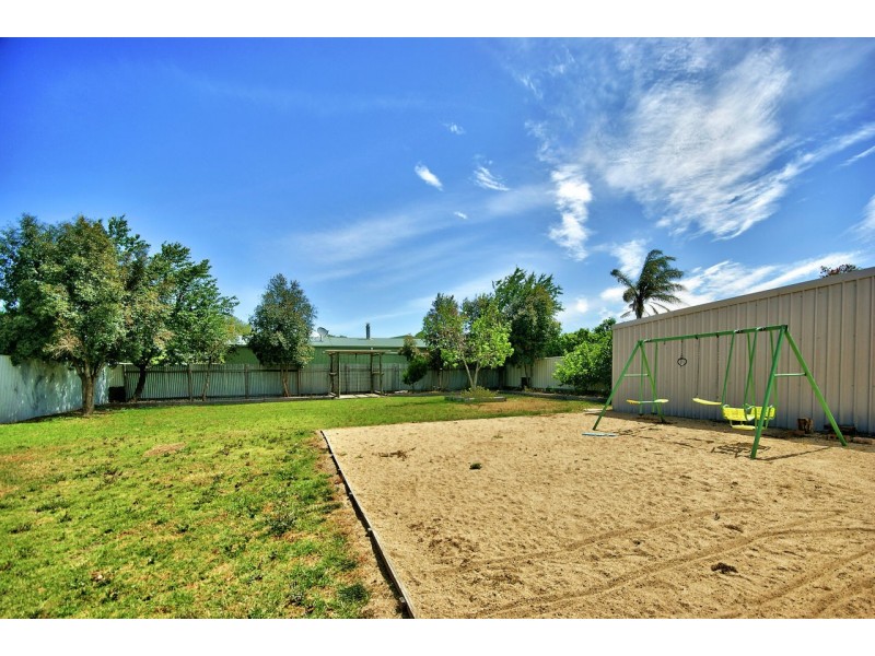 406 Campbell Crescent, Deniliquin NSW 2710
