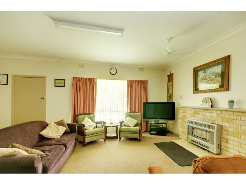 404 Campbell Cres, Deniliquin NSW 2710