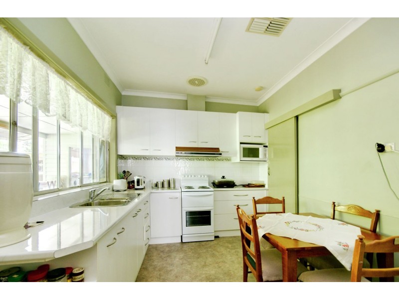 404 Campbell Cres, Deniliquin NSW 2710