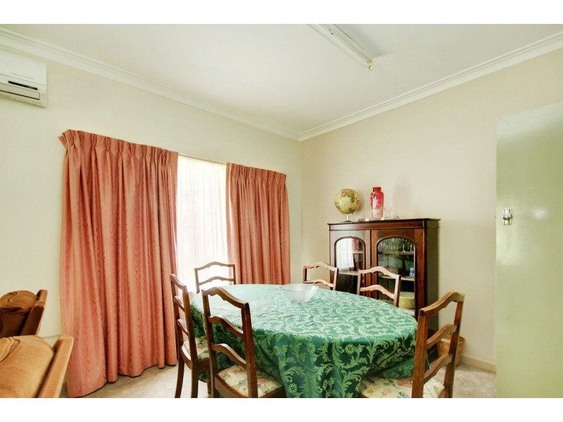404 Campbell Cres, Deniliquin NSW 2710