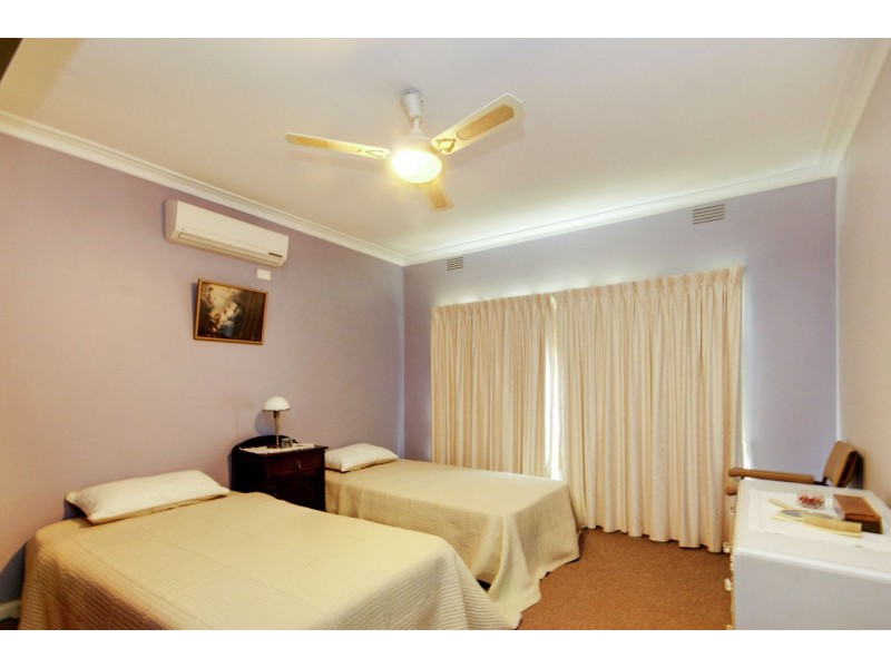 404 Campbell Cres, Deniliquin NSW 2710