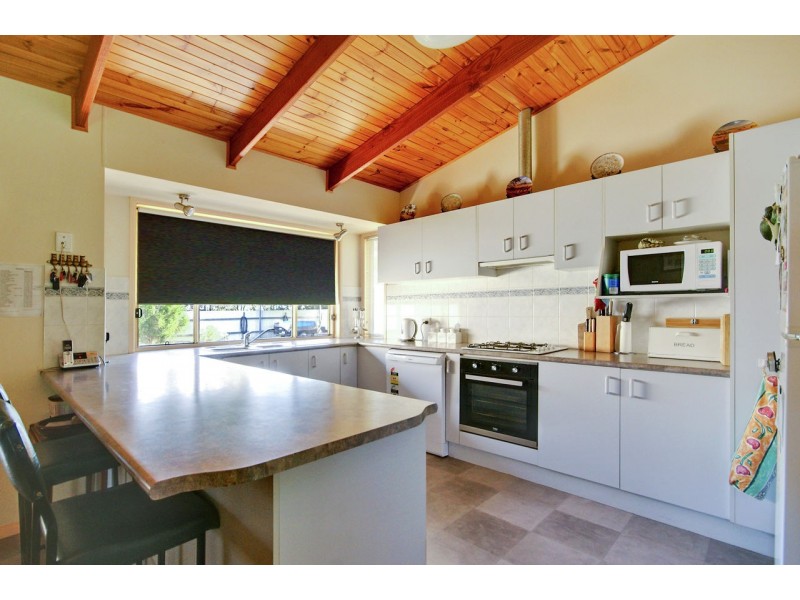 192 Old Racecourse Rd, Deniliquin NSW 2710