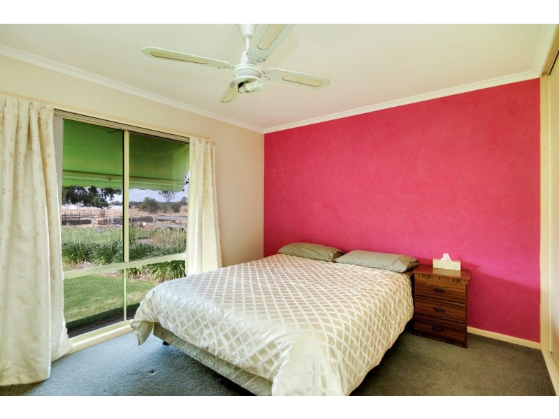 192 Old Racecourse Rd, Deniliquin NSW 2710