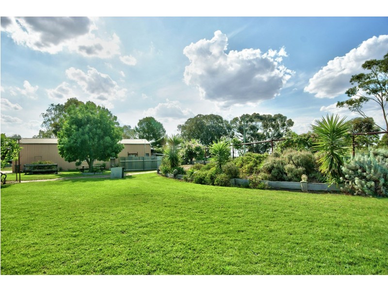 192 Old Racecourse Rd, Deniliquin NSW 2710