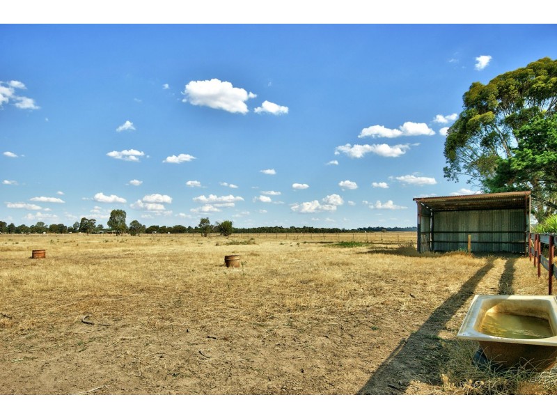 192 Old Racecourse Rd, Deniliquin NSW 2710
