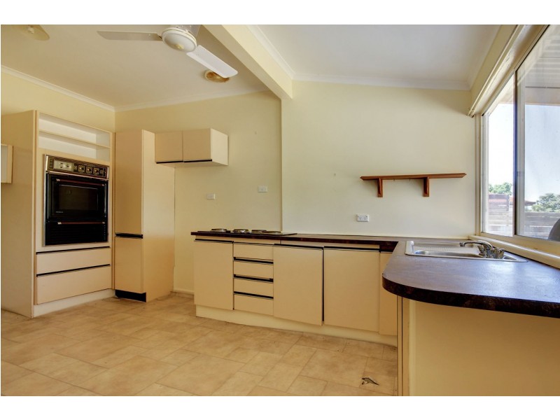 320 Fitzroy St, Deniliquin NSW 2710