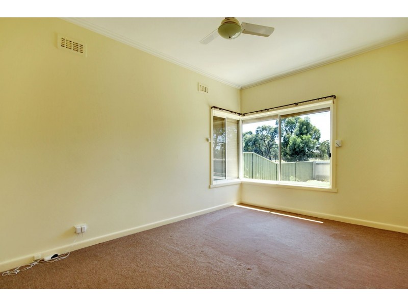 320 Fitzroy St, Deniliquin NSW 2710