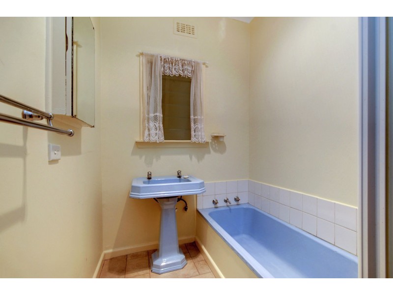 320 Fitzroy St, Deniliquin NSW 2710