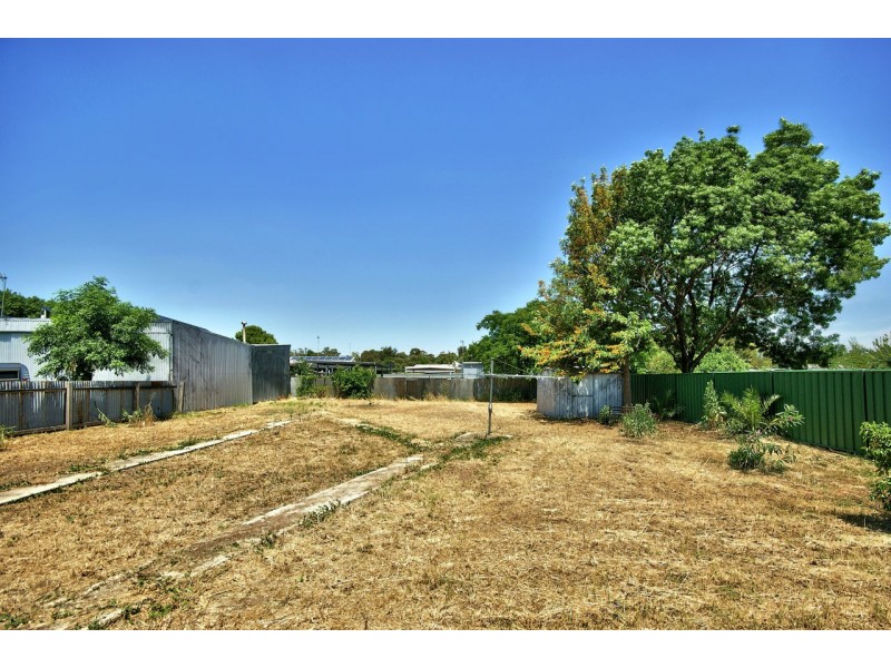 320 Fitzroy St, Deniliquin NSW 2710