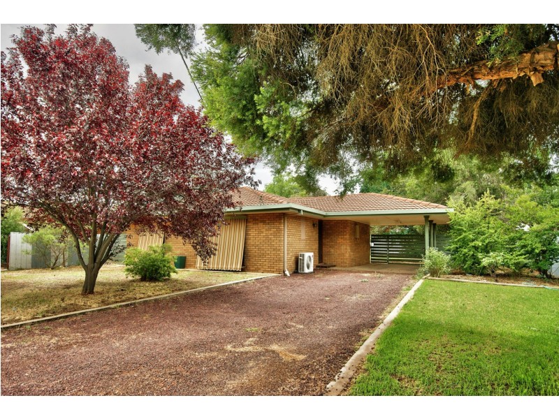 4 Watson Crt, Deniliquin NSW 2710