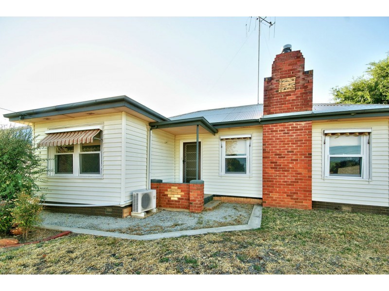 96 Macauley Street, Deniliquin NSW 2710