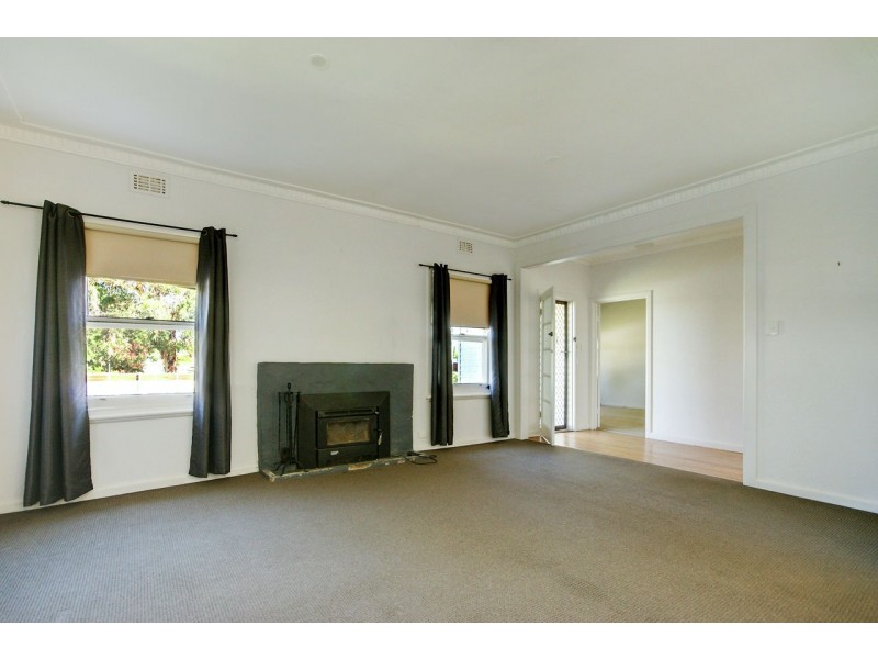 96 Macauley Street, Deniliquin NSW 2710