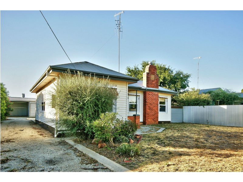 96 Macauley Street, Deniliquin NSW 2710